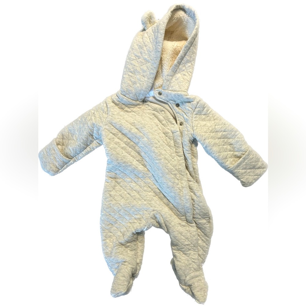 Cozy 3M bunting suit in light grey. Carter’s